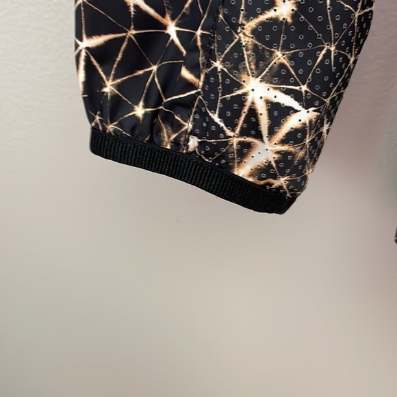 LULULEMON MISS MISTY II IN STAR CRUSHED RUNNING JACKET BLACK WHITE RUST SZ 6 - Picture 6 of 15